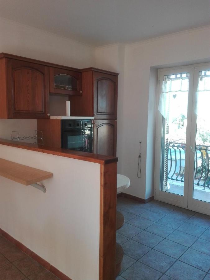菲乌米奇诺A Santy'S House 1Piano-No Lift-Shuttle A Pagamento-Raggiungibile A Piedi Aeroporto-Fermata Bus Fiera Di Roma A 3 Minuti-Air Condiz Ed Extra Bed For A Fee A Pagamento公寓 外观 照片