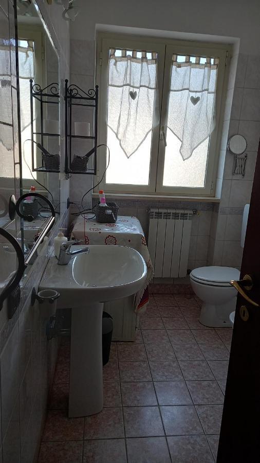 菲乌米奇诺A Santy'S House 1Piano-No Lift-Shuttle A Pagamento-Raggiungibile A Piedi Aeroporto-Fermata Bus Fiera Di Roma A 3 Minuti-Air Condiz Ed Extra Bed For A Fee A Pagamento公寓 外观 照片