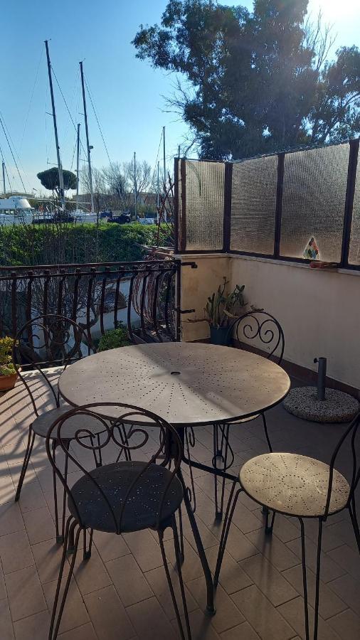 菲乌米奇诺A Santy'S House 1Piano-No Lift-Shuttle A Pagamento-Raggiungibile A Piedi Aeroporto-Fermata Bus Fiera Di Roma A 3 Minuti-Air Condiz Ed Extra Bed For A Fee A Pagamento公寓 外观 照片