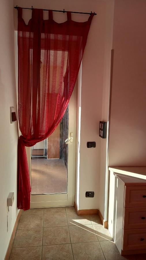 菲乌米奇诺A Santy'S House 1Piano-No Lift-Shuttle A Pagamento-Raggiungibile A Piedi Aeroporto-Fermata Bus Fiera Di Roma A 3 Minuti-Air Condiz Ed Extra Bed For A Fee A Pagamento公寓 外观 照片