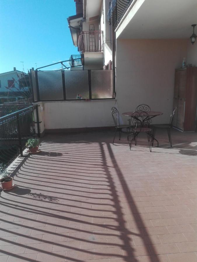 菲乌米奇诺A Santy'S House 1Piano-No Lift-Shuttle A Pagamento-Raggiungibile A Piedi Aeroporto-Fermata Bus Fiera Di Roma A 3 Minuti-Air Condiz Ed Extra Bed For A Fee A Pagamento公寓 外观 照片