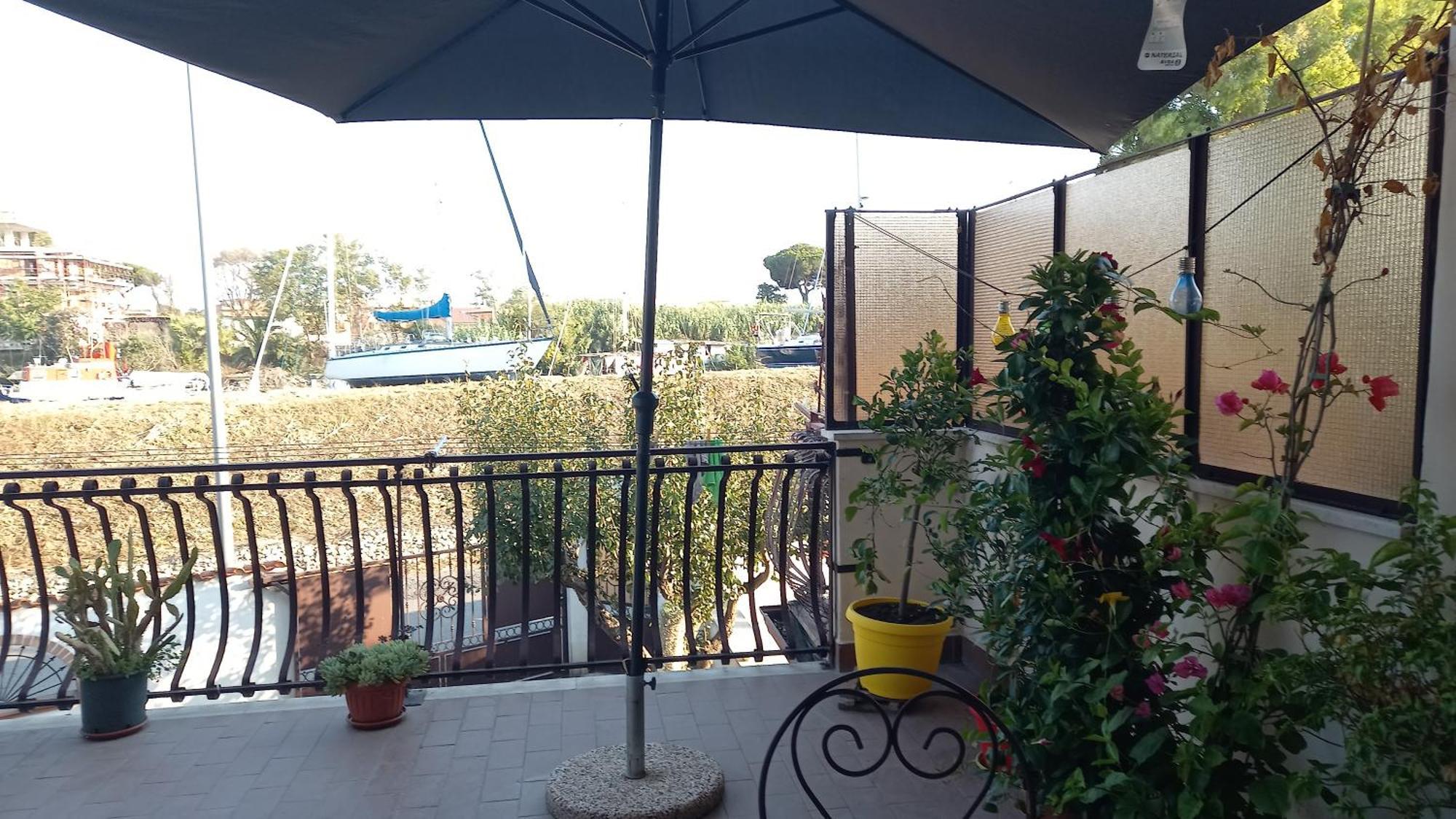 菲乌米奇诺A Santy'S House 1Piano-No Lift-Shuttle A Pagamento-Raggiungibile A Piedi Aeroporto-Fermata Bus Fiera Di Roma A 3 Minuti-Air Condiz Ed Extra Bed For A Fee A Pagamento公寓 外观 照片